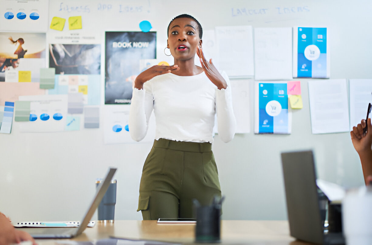 Image of a lady training one of the project management courses